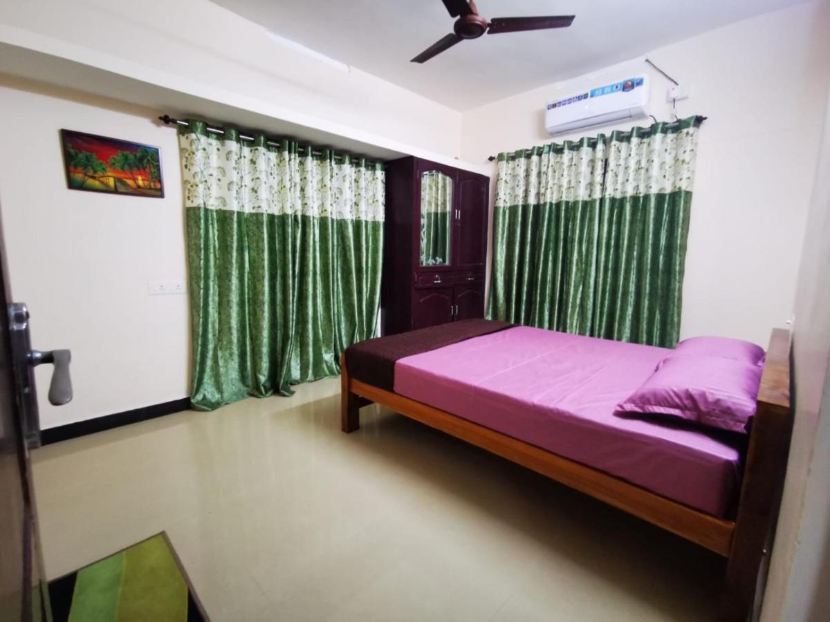 J2 Home Stay - Luxury Homes With Caravan Services 트리반드룸 외부 사진