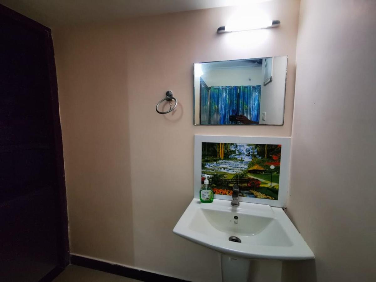 J2 Home Stay - Luxury Homes With Caravan Services 트리반드룸 외부 사진