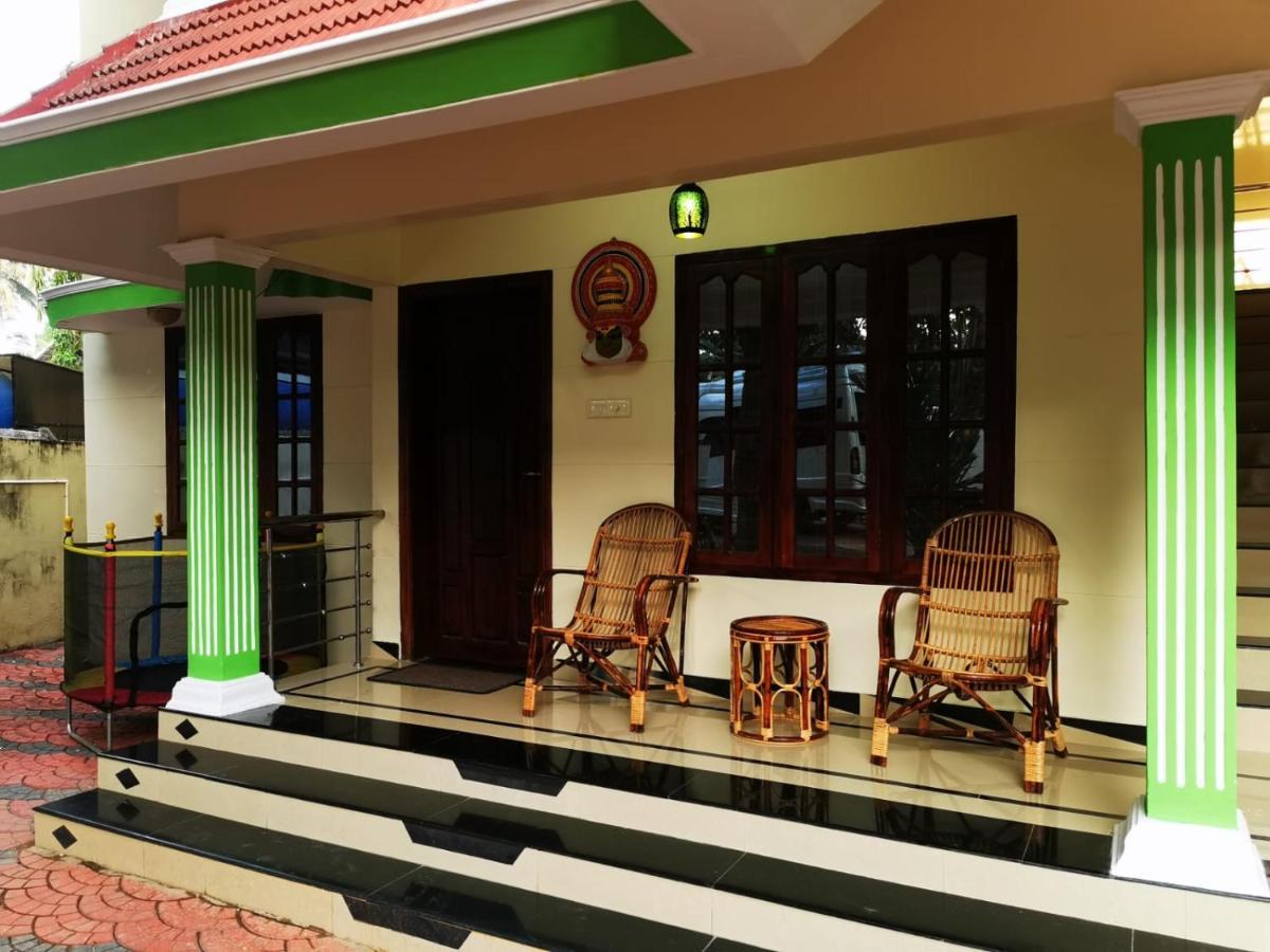 J2 Home Stay - Luxury Homes With Caravan Services 트리반드룸 외부 사진